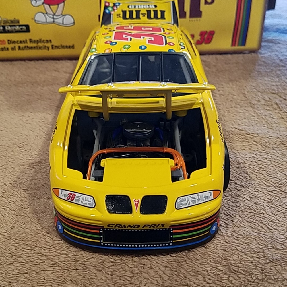 Revell Collection  1:18 Scale #36 Ernie Irvan Die - Picture 8 of 12